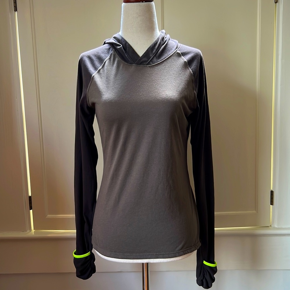 Nike Dri-Fit Hooded Long Sleeve Tee Size Small